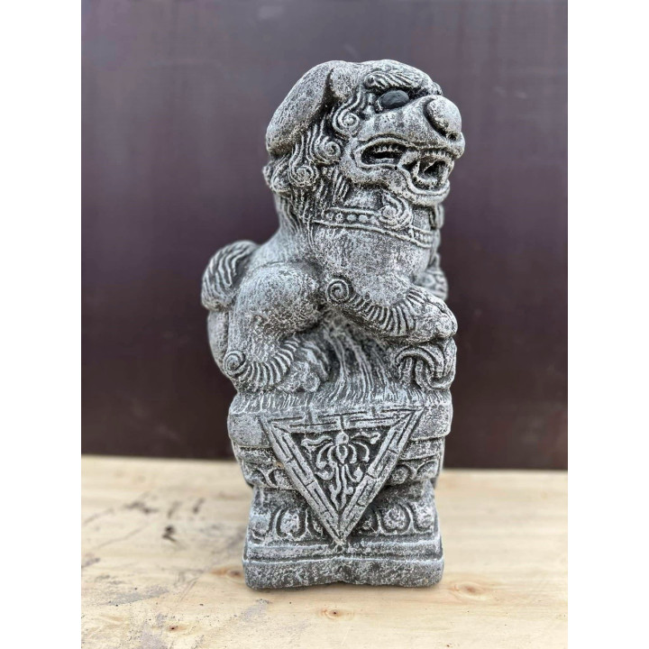 Templomi kutya 43cm jobbos