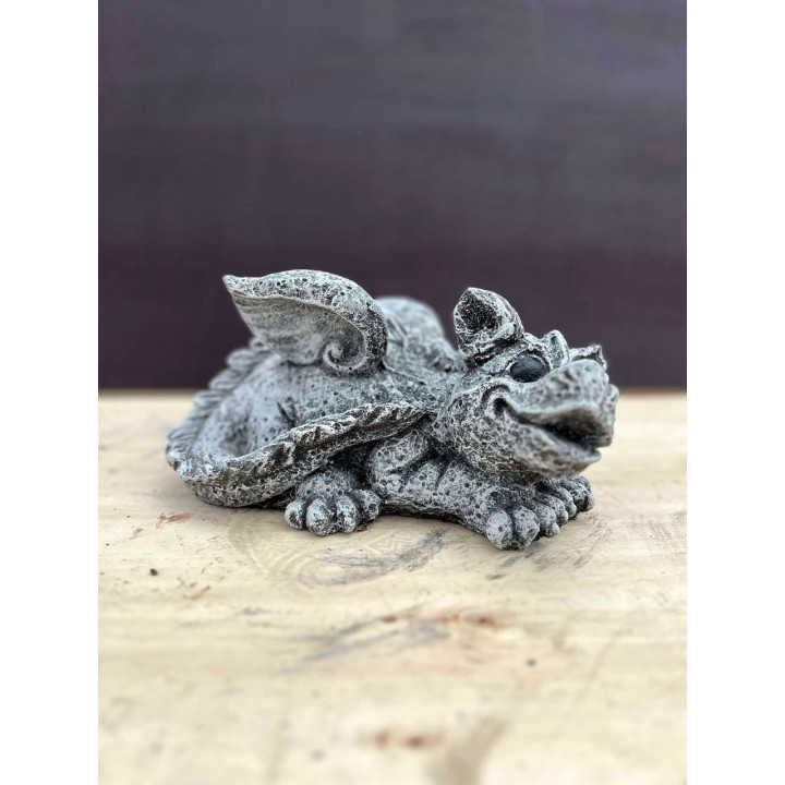 Kacsintó sárkány szobor