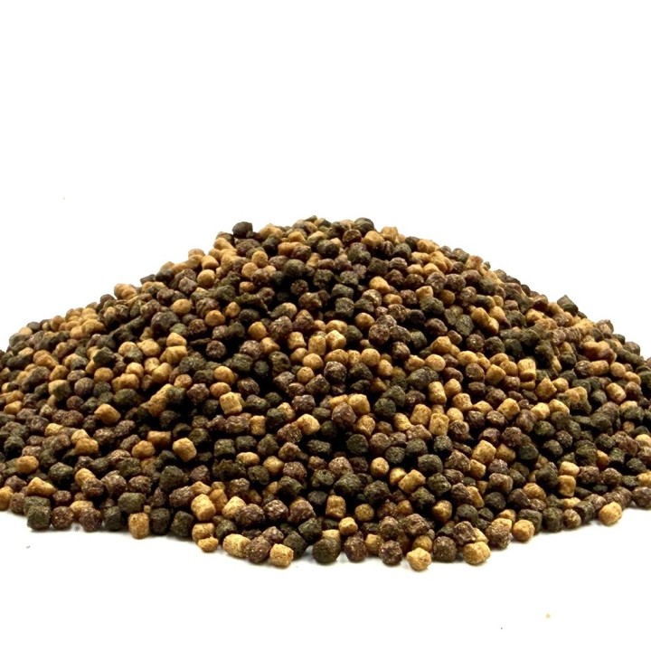 Színfokozós koi haltáp 3 mm  ( 2500 ml / 1060 g )