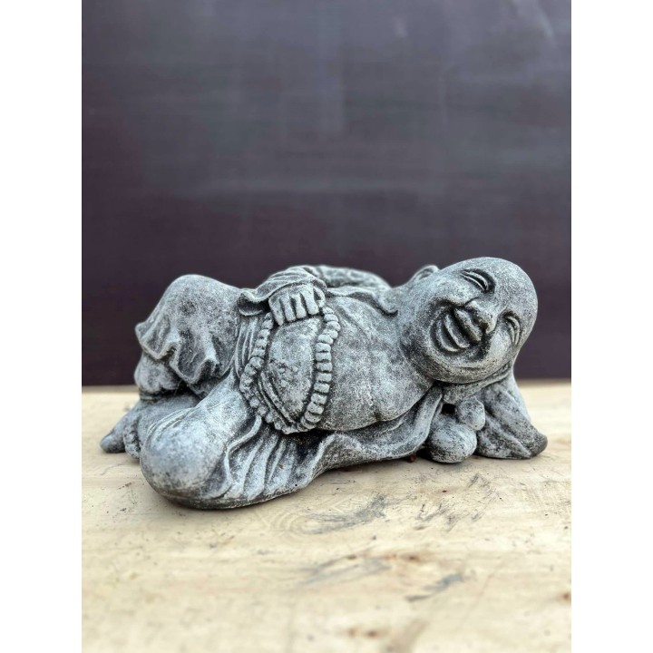 Fekvő nevető Buddha (szürke)