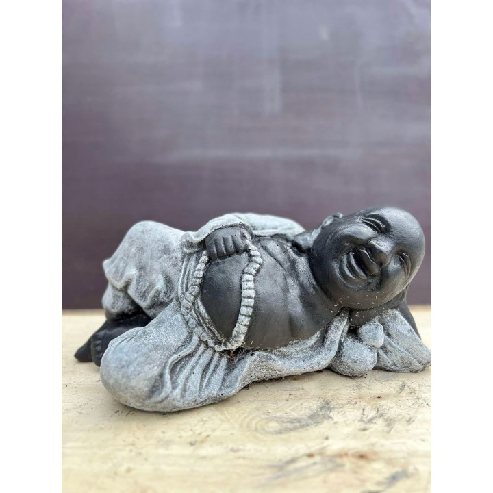 Fekvő nevető Buddha (fekete/szürke)