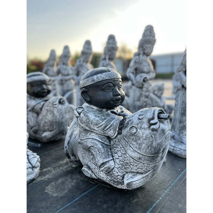 Gyermek szerzetes halas vízköpővel 45cm