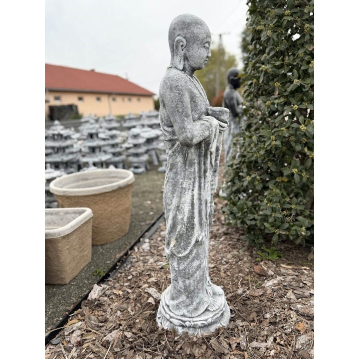 Álló mécsest tartó szerzetes 125cm